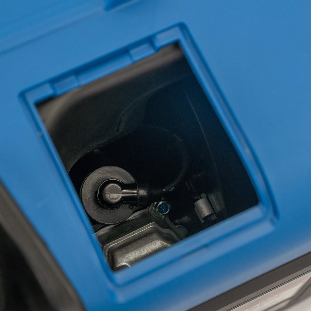 Courtesy of its large 6L gravity fed fuel tank, this Hyundai inverter generator is as economical as it is low-noise and ca