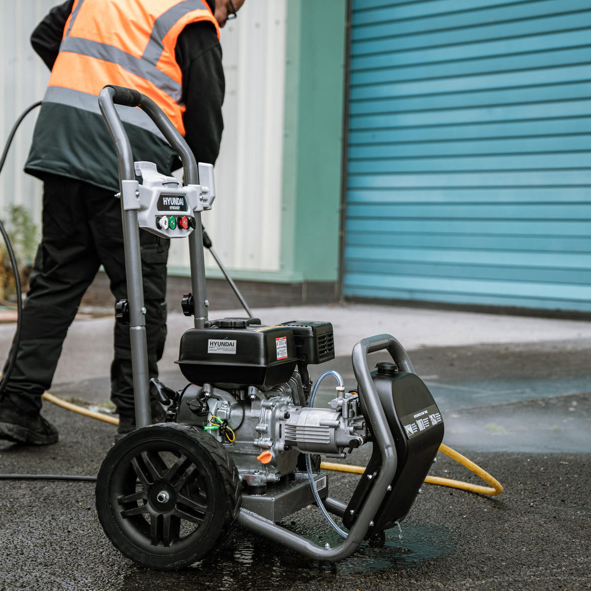 Using the Hyundai 209cc 3400psi Petrol High-Pressure Washer, 5 Nozzle Attachments, Axial Pump, 10m Hose & 5L Detergent Tank | HYW3400P