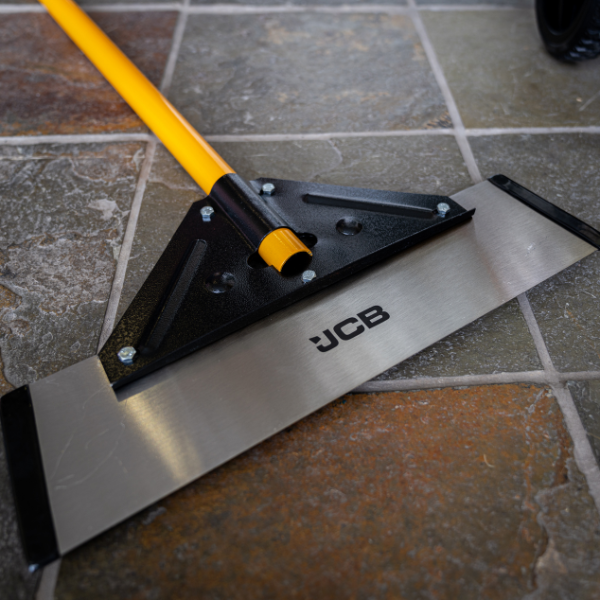 JCB 450mm 18’’ Long Handled Floor Scraper, Heavy-duty Spring Steel Blade | JCBSC13