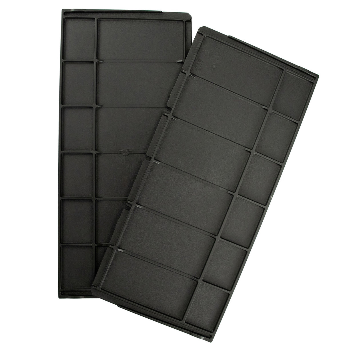 Removable dividers to organise content efficiently.