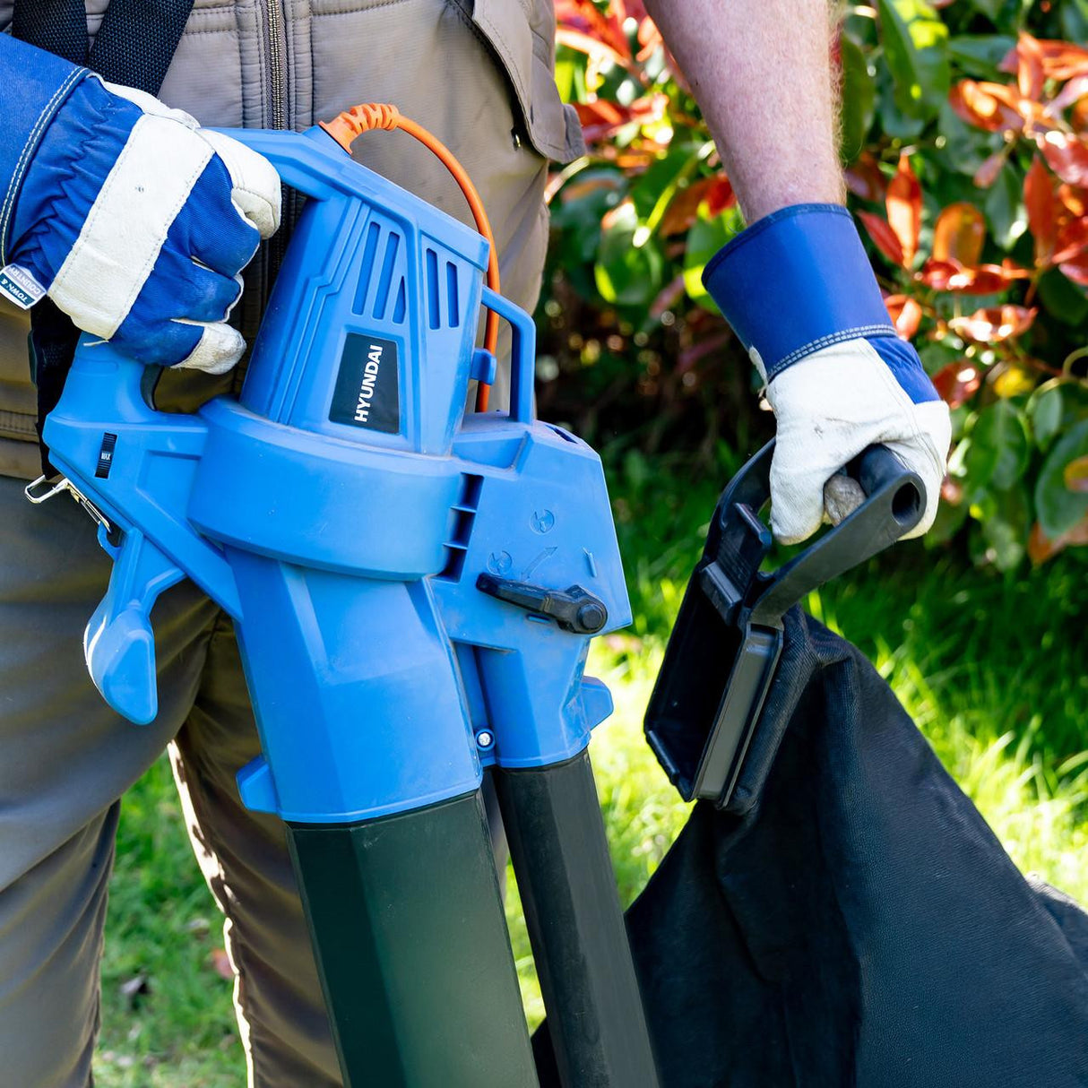 Hyundai 3000w 3-in-1 Leaf Blower, Vacuum, Shredder, 6-Speed, 45L Large Collection Bag, Long 12m Cable | HYBV3000E2