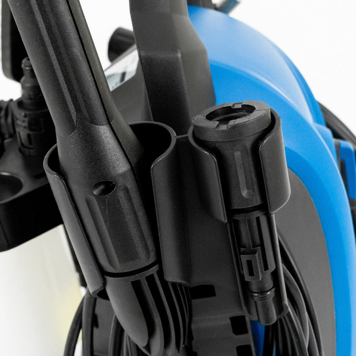 Hyundai 135Bar / 1740psi Electric Pressure Washer, 7.1L/min, 1600W Powerful Motor with Hose & Attachments | HYW1600E