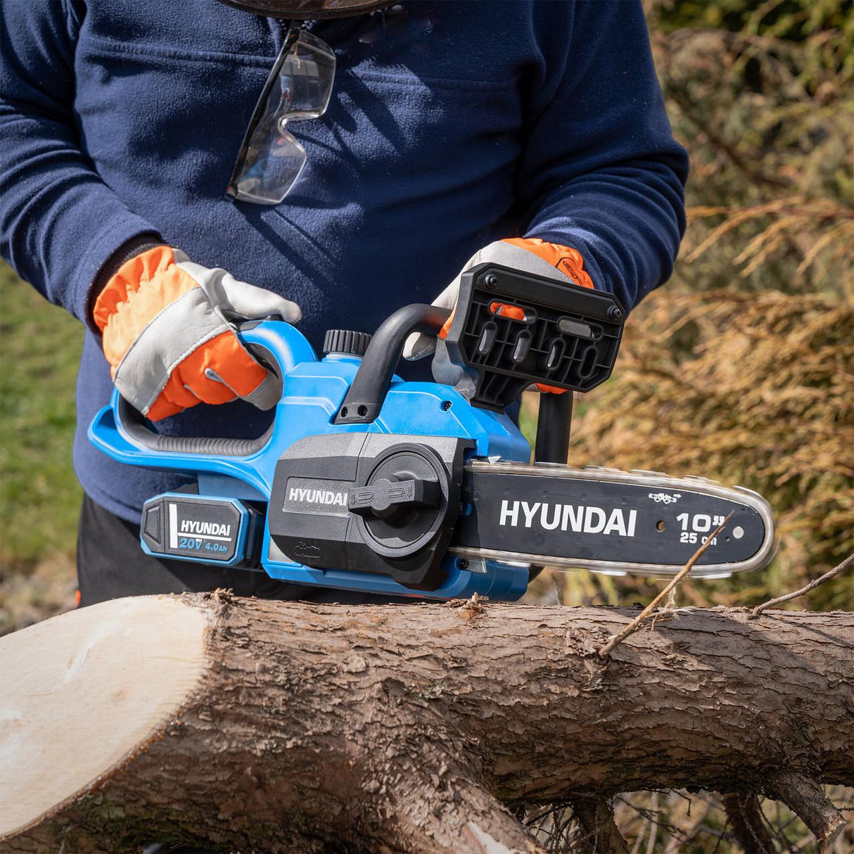 Hyundai 10'' 25cm Cordless Chainsaw 20V Li-Ion 4Ah Battery and Charger | HY20CCS10