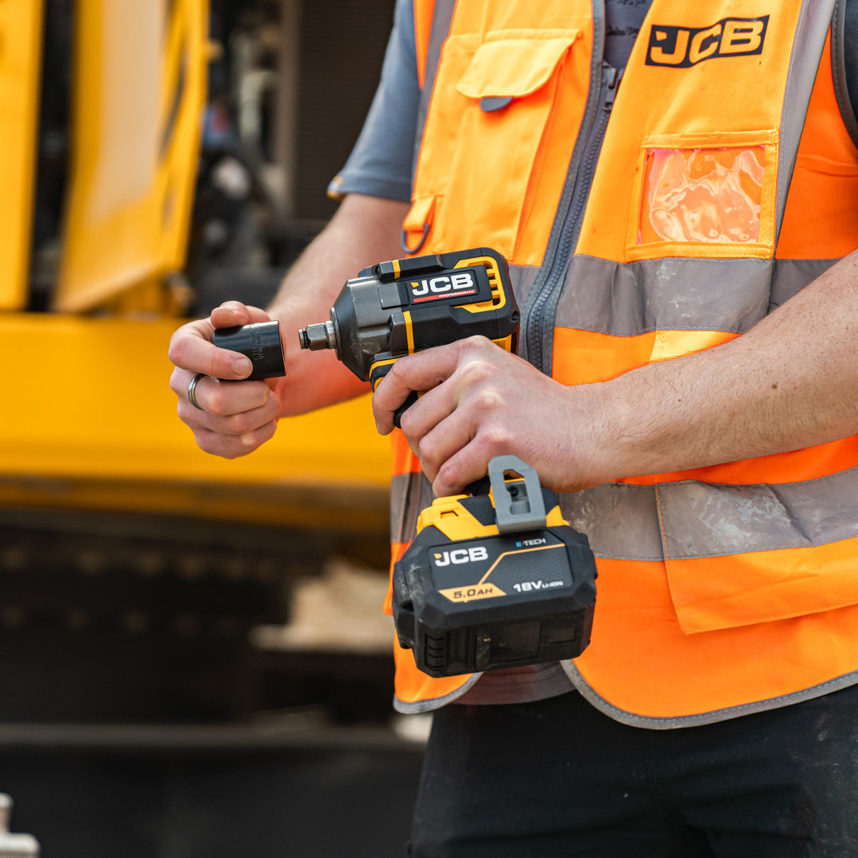 JCB Pro 18V ½” Impact Wrench, 280Nm Fastening, 350Nm ‘Nut-Busting’ Torque, (Bare Tool) | JCB-18PIW-350