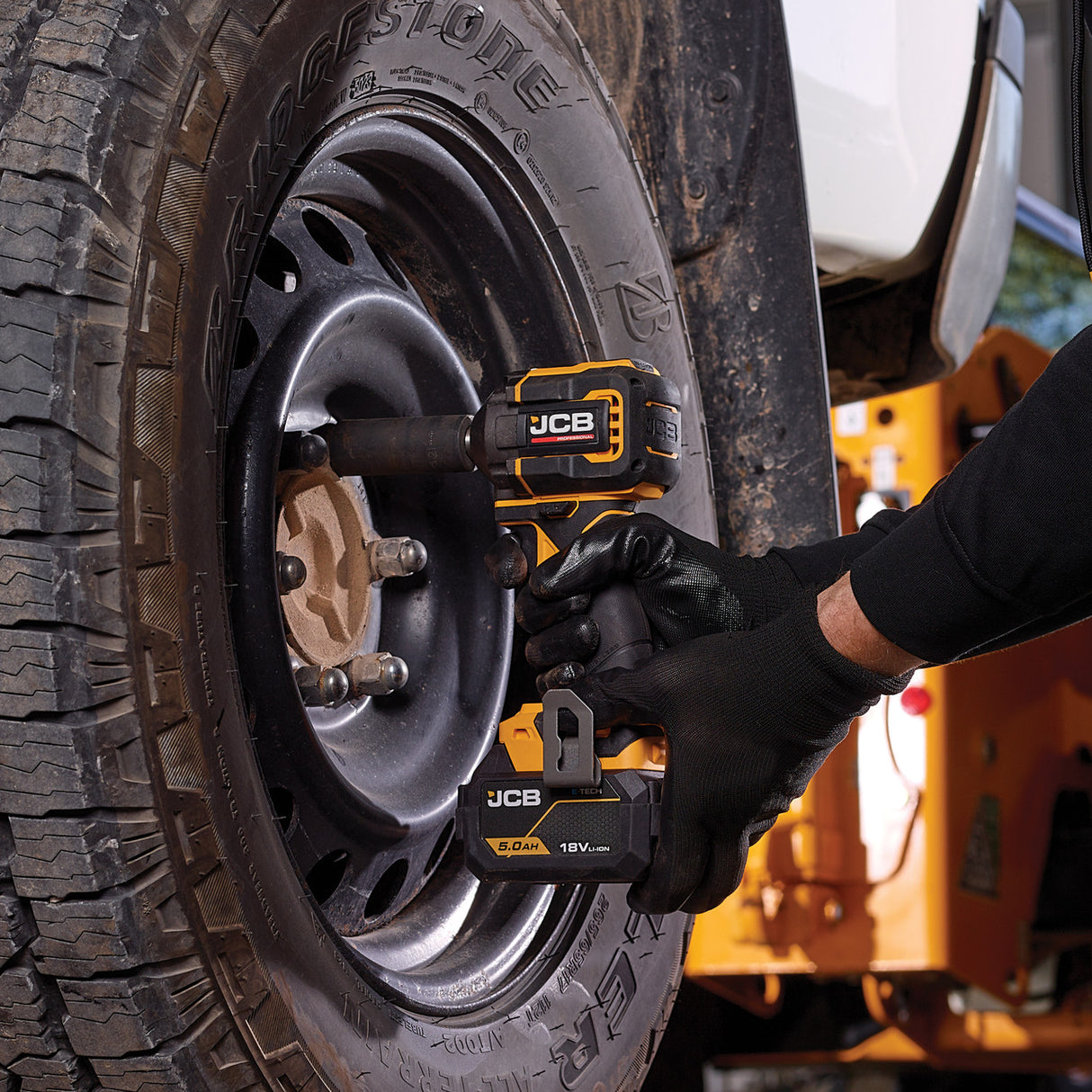 JCB Pro 18V ½” Impact Wrench, 280Nm Fastening, 350Nm ‘Nut-Busting’ Torque, (Bare Tool) | JCB-18PIW-350