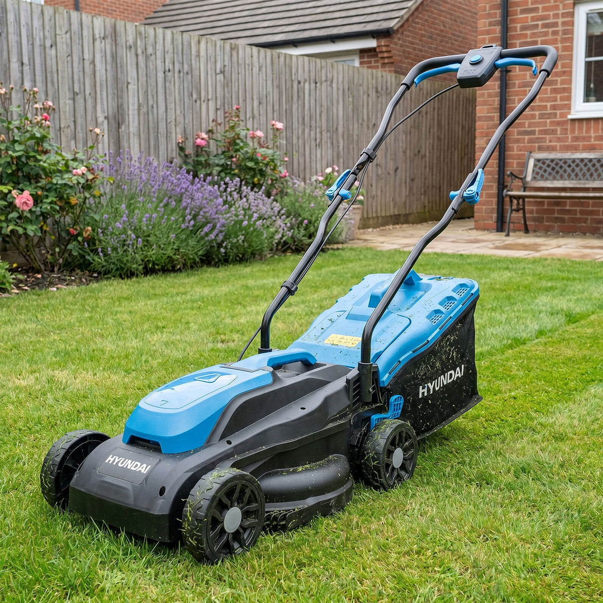 Hyundai 33cm / 13" 20V Brushless Cordless Lawnmower, 32L Collection Bag | HY20CLM33