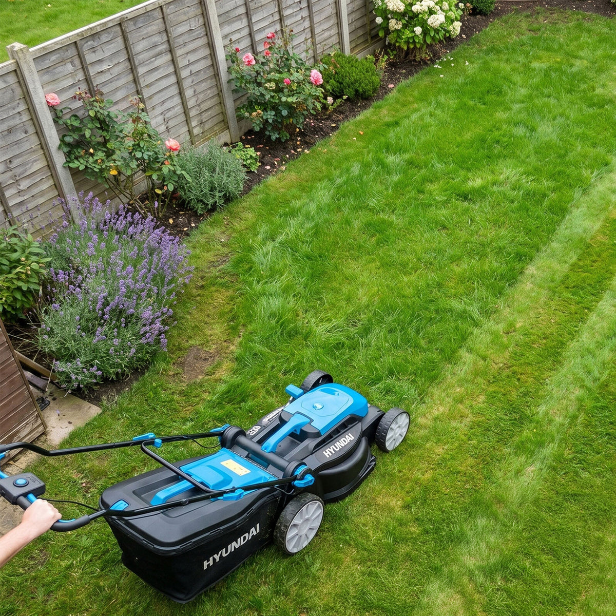 Hyundai 38cm / 15" 40V (2x20V) Brushless Cordless Lawnmower, 36L Bag | HY40CLM38