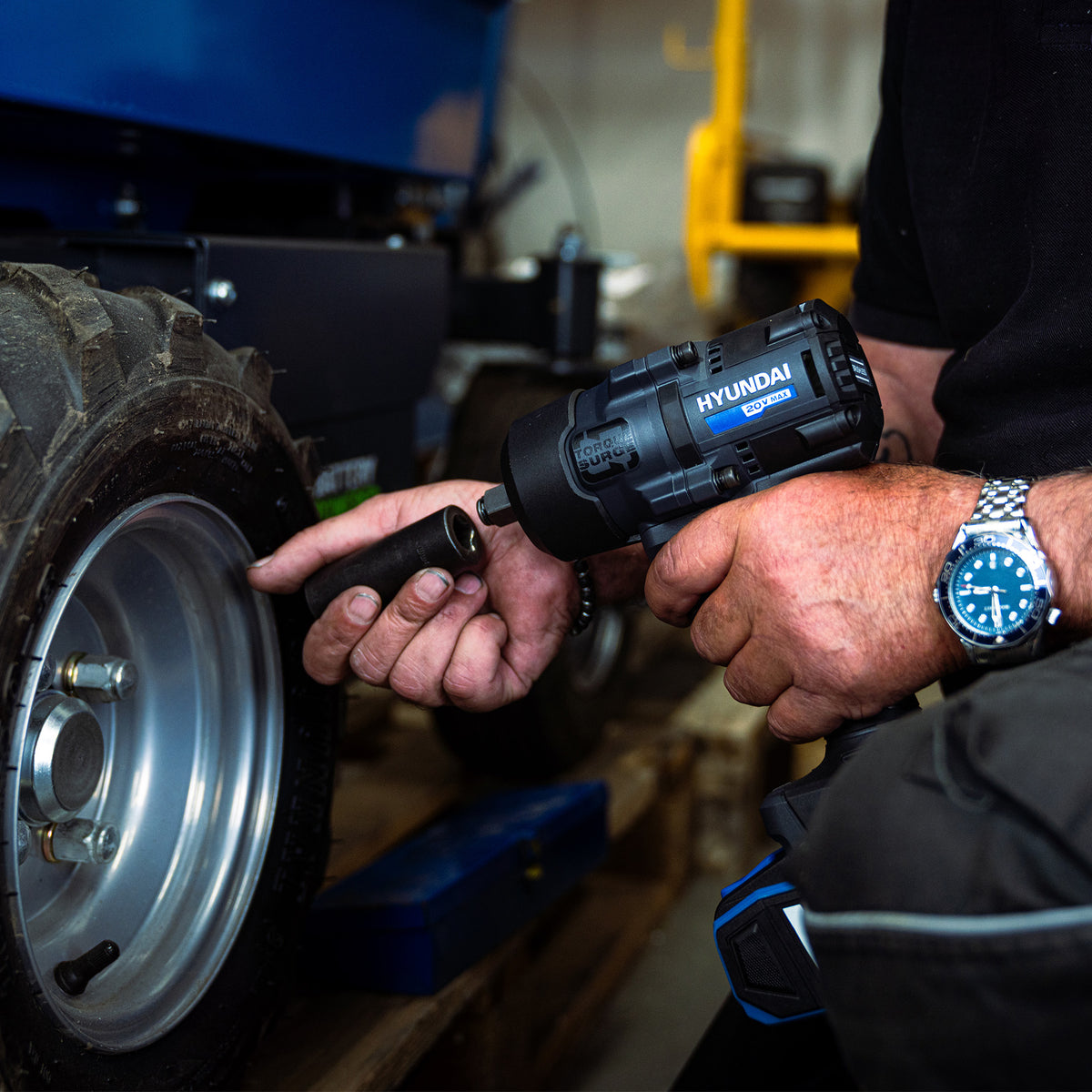 Hyundai 20V 700Nm Impact Wrench Kit, 4Ah Battery and 2A Charger
