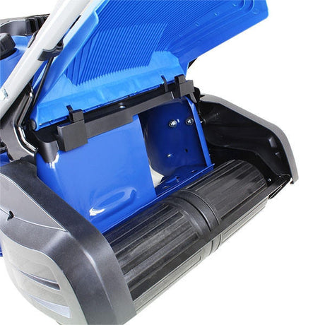 This powerful mower is fitted with a full width ribbed rear roller for creating a traditional striped British lawn that would even rival Wembley Stadium. This rear roller is split for easy turning at the end of each run.