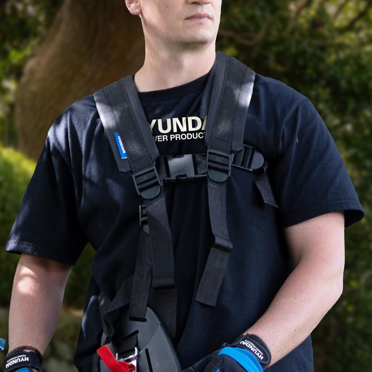 The supplied twin shoulder harness ensures you can use this grass trimmer / bladed brushcutter combination for long periods of time