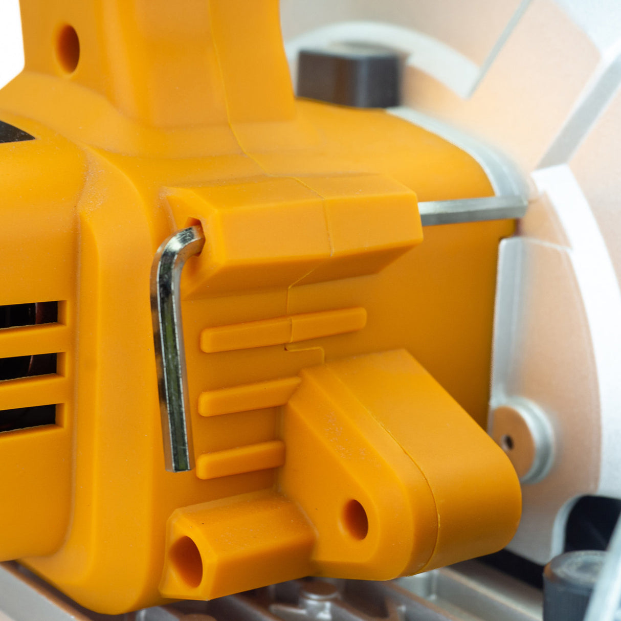 JCB 18V CIRCULAR SAW 5.0AH LITHIUM-ION BATTERY AND 2.4A CHARGER | 21-18CS-5X