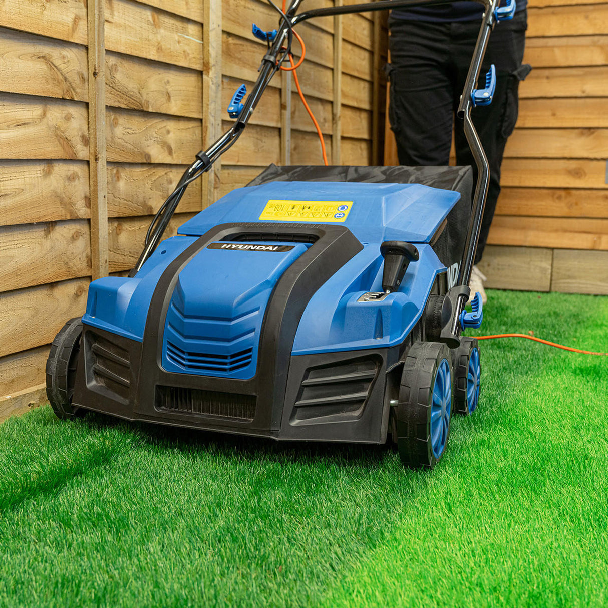 Create that perfect striped finish to enhance your lawn's look!