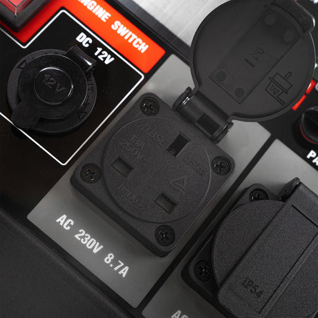 The HY2250Si’s control panel incorporates two standard 3-pin 13A mains plug sockets, as well as a 12v DC outlet, which enables you to power multiple electrical items at the same time, such as a TV, small toaster and phone charger.