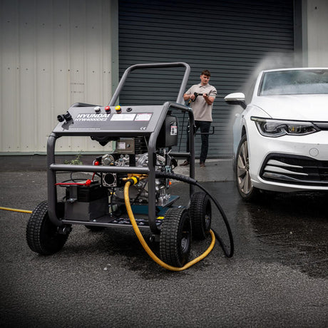 Electric-start diesel pressure washer is powered by a 456cc Hyundai Euro V engine and delivers a high flow rate of 13L/min.