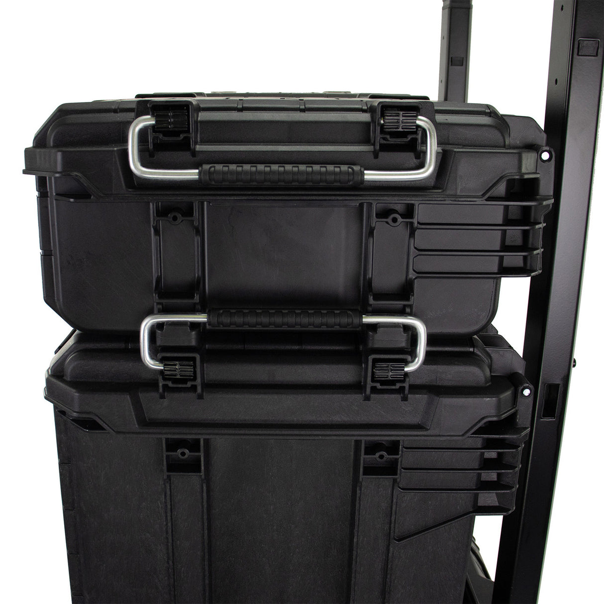 Features IP65 Heavy-duty latches to withstand tough worksite conditions