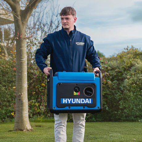 The integrated ECO mode automatically adjusts engine speed based on the electrical load, minimising fuel consumption, reducing noise, and extending engine life.