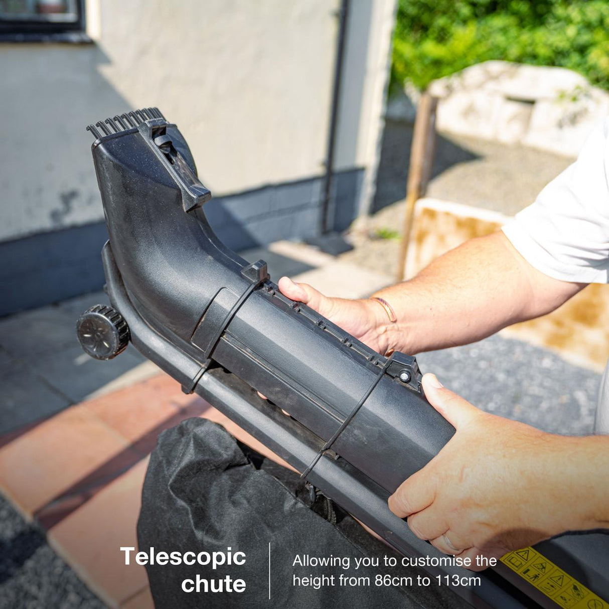 Telescopic chute - allowing you to customise the height from 86cm to 113cm