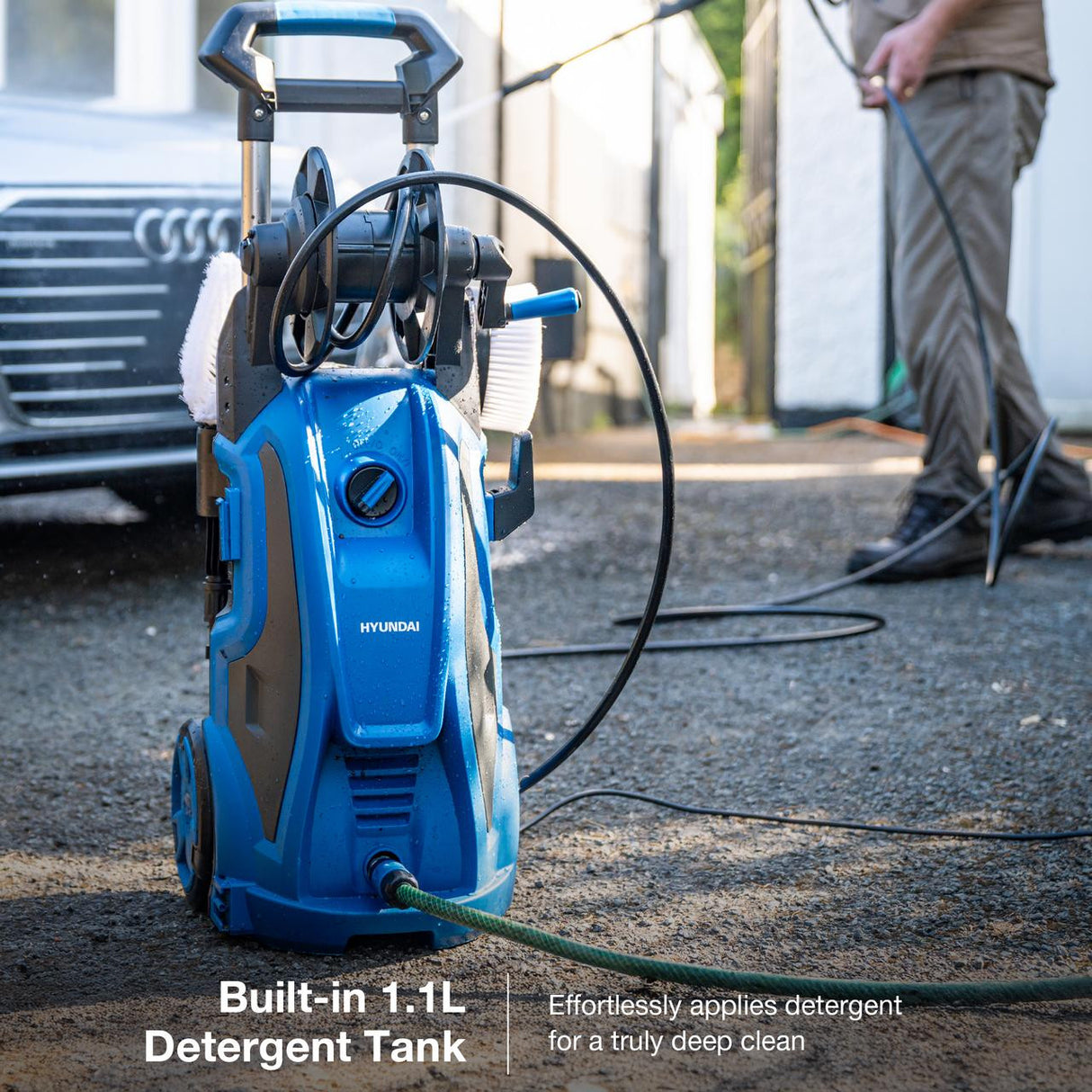 Hyundai 180Bar/ 2610psi Electric Pressure Washer, 8L/min, 2400W High-Performance Jet Wash with Hose & Attachments | HYW2400E
