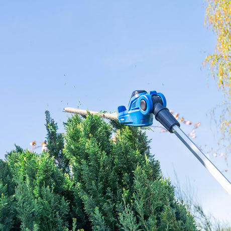 Maintain tall hedges and shape shrubs with ease using the Hyundai HY20CPHT 20V Cordless Pole Hedge Trimmer. 