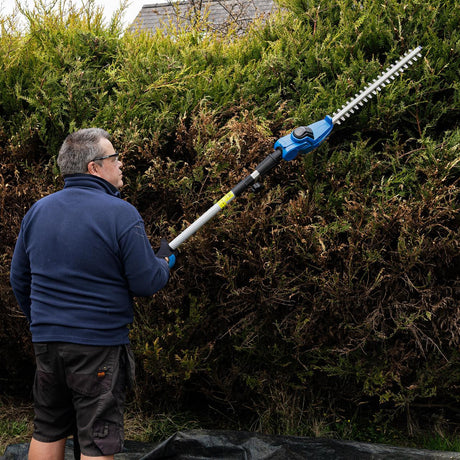 Designed for effortless, high-reach trimming, this 2.0Ah lithium–ion battery-powered hedge trimmer provides cordless freedom, a lightweight design, and a telescopic handle to reach even the most difficult areas.
