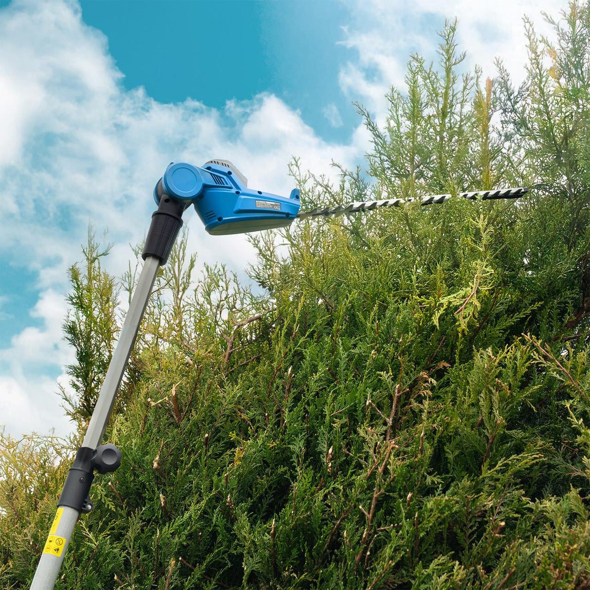 Telescopic Pole – Easily Reach High Hedges Without Using a Ladde