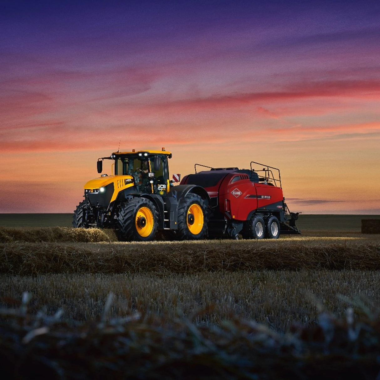 JCB 42’’ Roller Cabinet and Top Tool Chest Stack with Fastrac Tractor Wrap JCBFSTSTACK