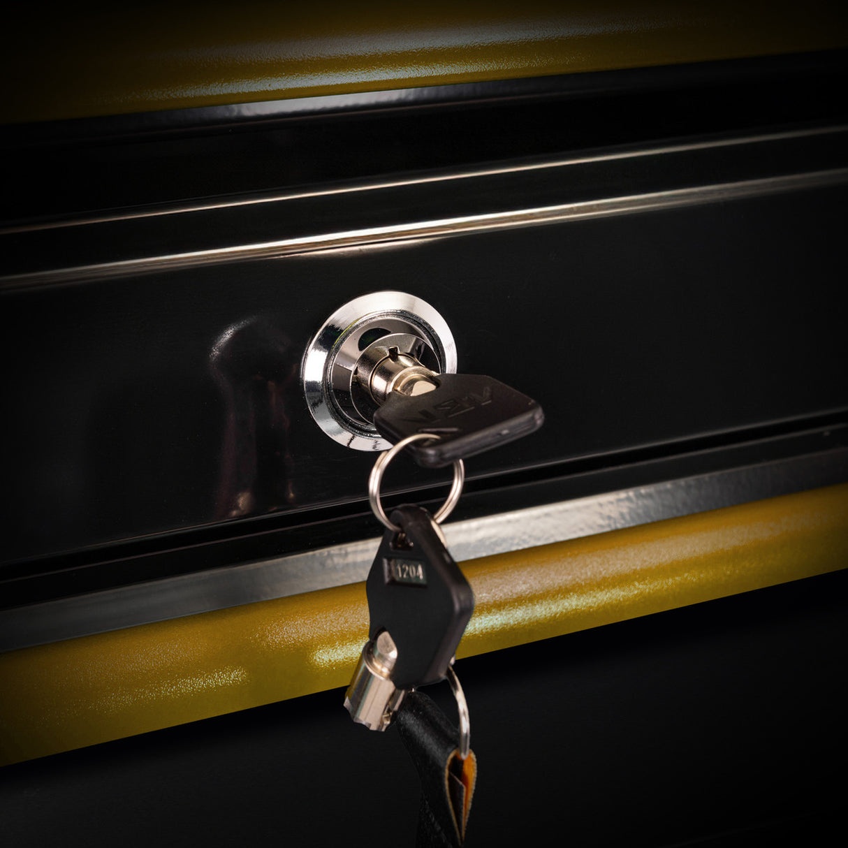 JCB 42’’ Roller Cabinet and Top Tool Chest Stack with Fastrac Tractor Wrap | JCBFSTSTACK