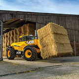 Transform your workshop with the JCB roller cabinet and top tool chest stack featuring an iconic Telehandler skin wrap. 