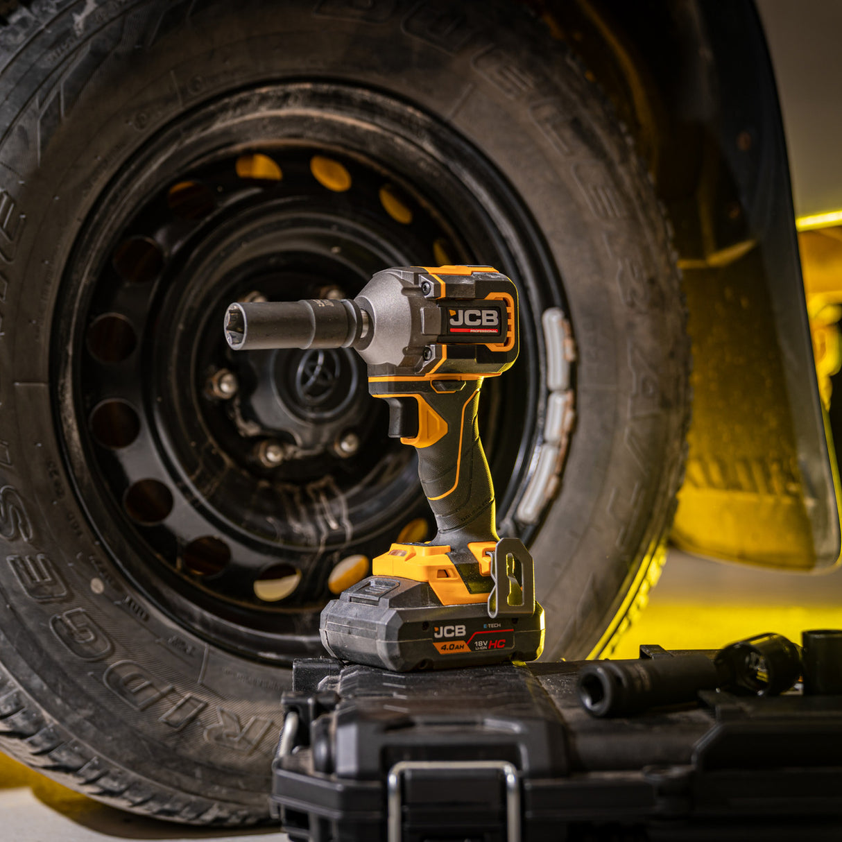 JCB Pro 18V Impact Wrench 1/2" 400Nm Fastening, 620Nm ‘Nut-Busting’ Torque, Square Drive & Friction Ring (Bare Tool) | JCB-18PIW-620