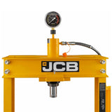 Accurate pressure gauge: Ensures precise monitoring of applied load.