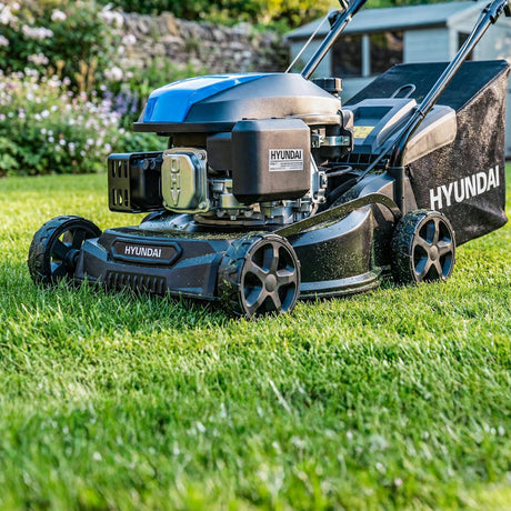 Hyundai petrol lawn mower with adjustable cutting height system