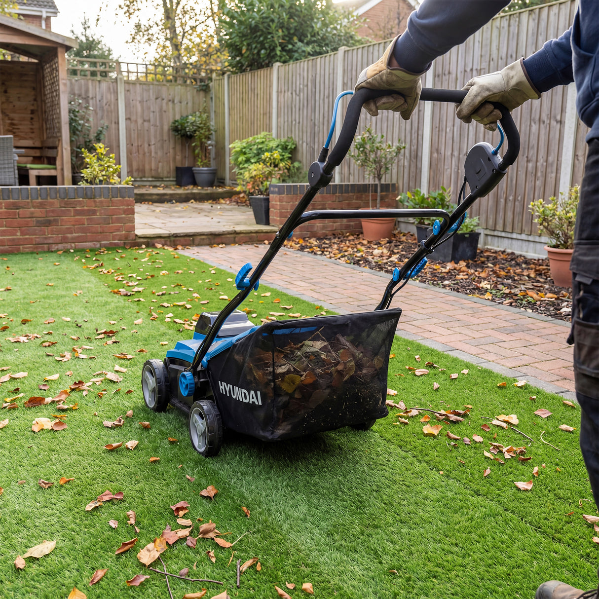 Hyundai 38cm / 15" 40V (2x20V) Cordless Artificial Grass Sweeper Brush, Brushless, 45L Collection Bag | HY40CSW38