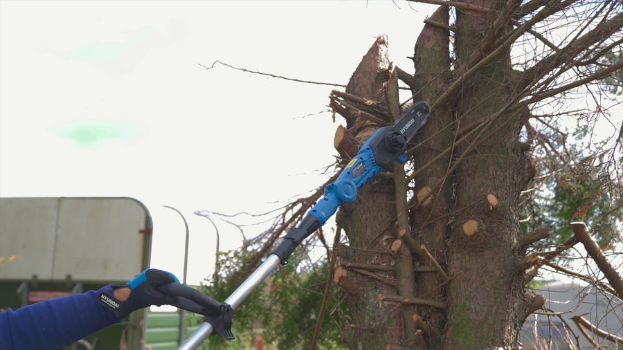 Hyundai 20V Cordless Pole Saw, 2Ah Battery and Charger, Lightweight and Telescopic Chainsaw | HY20CPS — video